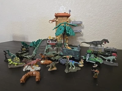 1997 Matchbox Jurassic Park Lost World Site B Playset Garage Diecast Figures Lot - Image 1 of 4