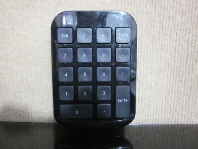 Targus Wireless Number Keypad Numeric Portable Function Keypad- AKP11US - Image 1 of 4