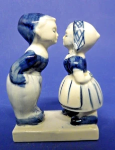 Vintage Delft Blue Holland Hand Painted Dutch Kissing Boy & Girl Figurine 4"Tall - Picture 1 of 7