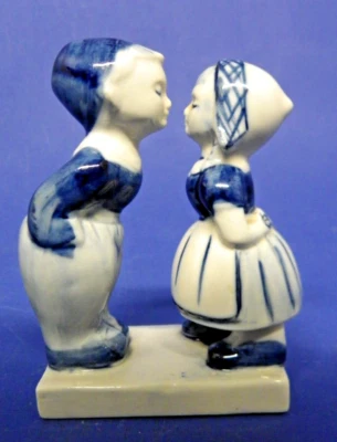 Vintage Delft Blue Holland Hand Painted Dutch Kissing Boy & Girl Figurine 4"Tall - Image 1 of 4