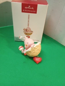 Hallmark Ornament 2022 - Primera Navidad Bebé Niña - Imagen 1 de 2