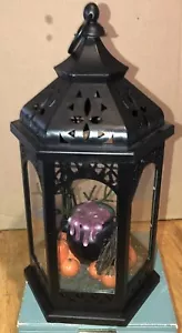 Entzückende schwarze Metalllaterne ummantelt Hexenkessel & Besen beleuchtet Halloween - Bild 1 von 10