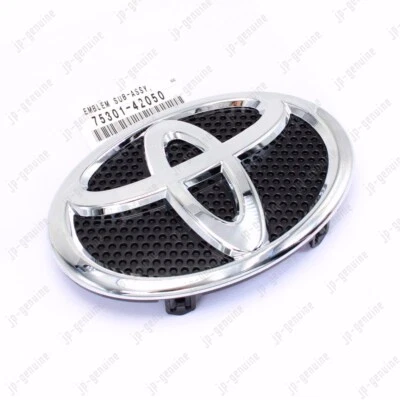 OEM Genuine TOYOTA 2016-17 RAV4 75301-42050 Front Radiator Grille Emblem Chrome - Image 1 of 4