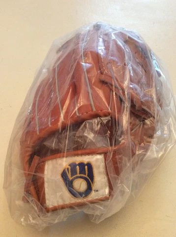 Very Rare 1980’s SGA Milwaukee Brewers Robin Yount Right Handed Kids Glove Cover