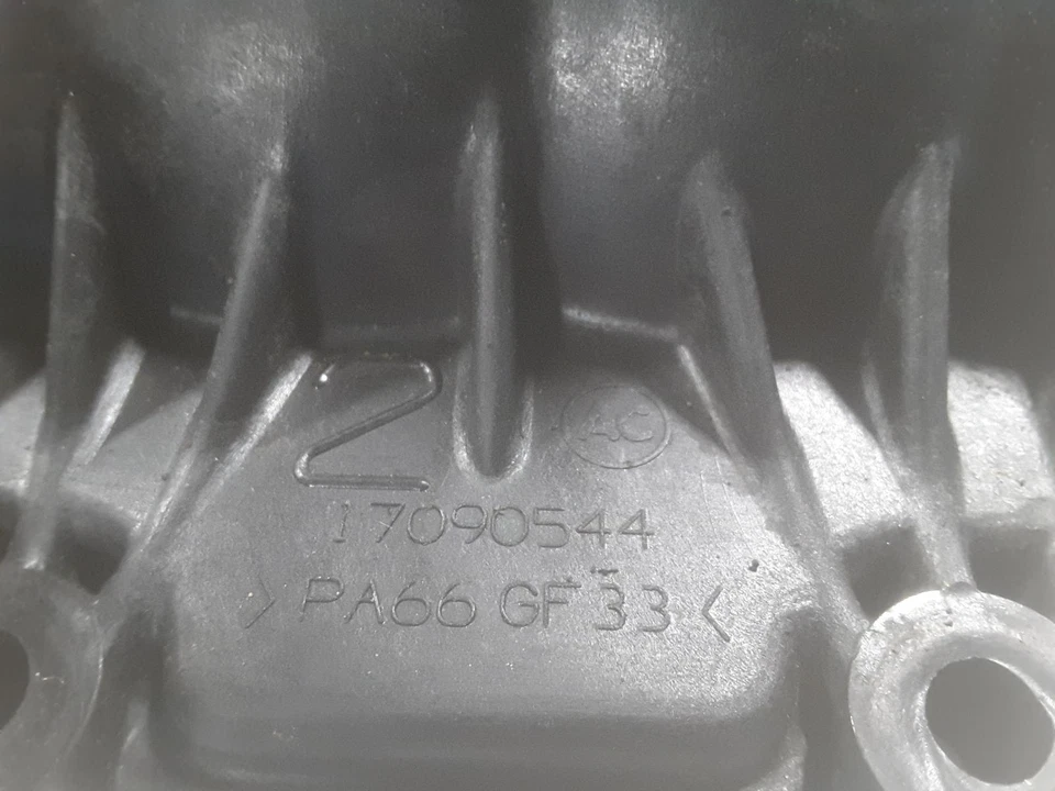 Used Upper Engine Intake Manifold fits: 1996 Chevrolet Astro 6-262 4.3L upper Up - Изображение 1 из 4