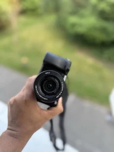 Sony Alpha 6000 Mirrorless Camera 24.3MP Black with 16-50mm Lens Kit - Picture 1 of 8