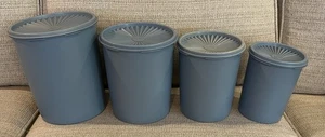 Tupperware Heritage Servalier Set 4 Bidoni Coperchi Country Blu 805 807 809 811 - Foto 1 di 13