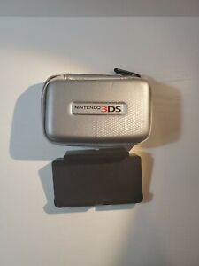 Nintendo 3DS Official charging dock And carrying Case