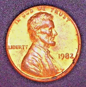 1982 P Lincoln Memorial Cent: Copper- Large Date, AU, RB. Off Center OV - Picture 1 of 2