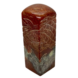 Sello Clifton Karhu tallado a mano motivo de pez piedra natural 7,5 cm - Imagen 1 de 8
