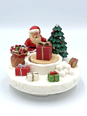 Tapón de velas pequeño Stay-On Topper Navidad Papá Noel Regalos Árbol Nieve Foto 1 de 4