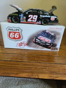 NASCAR Diecast 1:24 Elliott Sadler #29 Phillips 66 1997 Monte Carlo - Picture 1 of 2