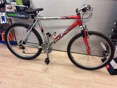 Used Saracen Fast-Track 26" Wheel 20" Frame Red / Silver Hybrid Bike - Image 1 of 4
