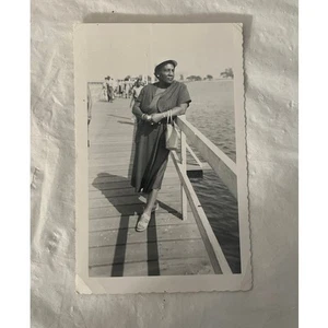 1954 Vintage Photo African American Woman - Boardwalk Pose - Collectible - Picture 1 of 5