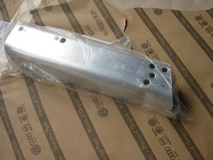 Original Audi A5 Pralldämpfer Halter hinten  8K0807331E   (3725)  - Bild 1 von 1
