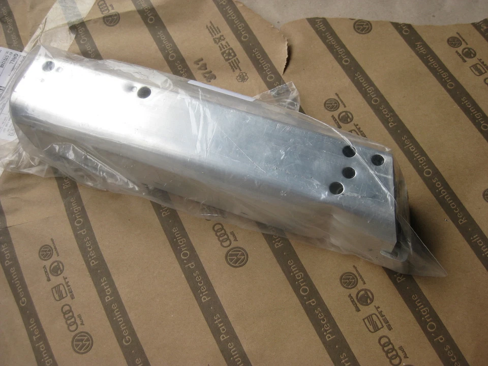 Original Audi A5 Pralldämpfer Halter hinten  8K0807331E   (3725)  - Bild 1 von 1