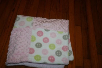 Mantas & Beyond Rosa Peluche Minki-punto y botones Manta Bebé Foto 1 de 3