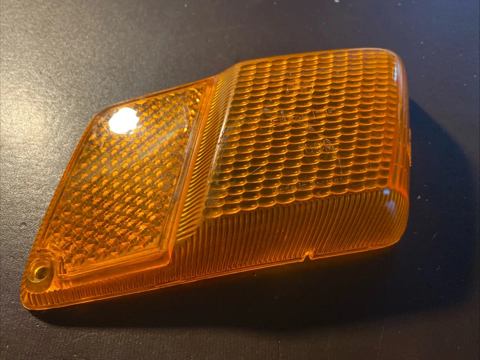 BMW 533i 1978 78 - Lente marcadora frontal pasajero derecho Foto 1 de 4