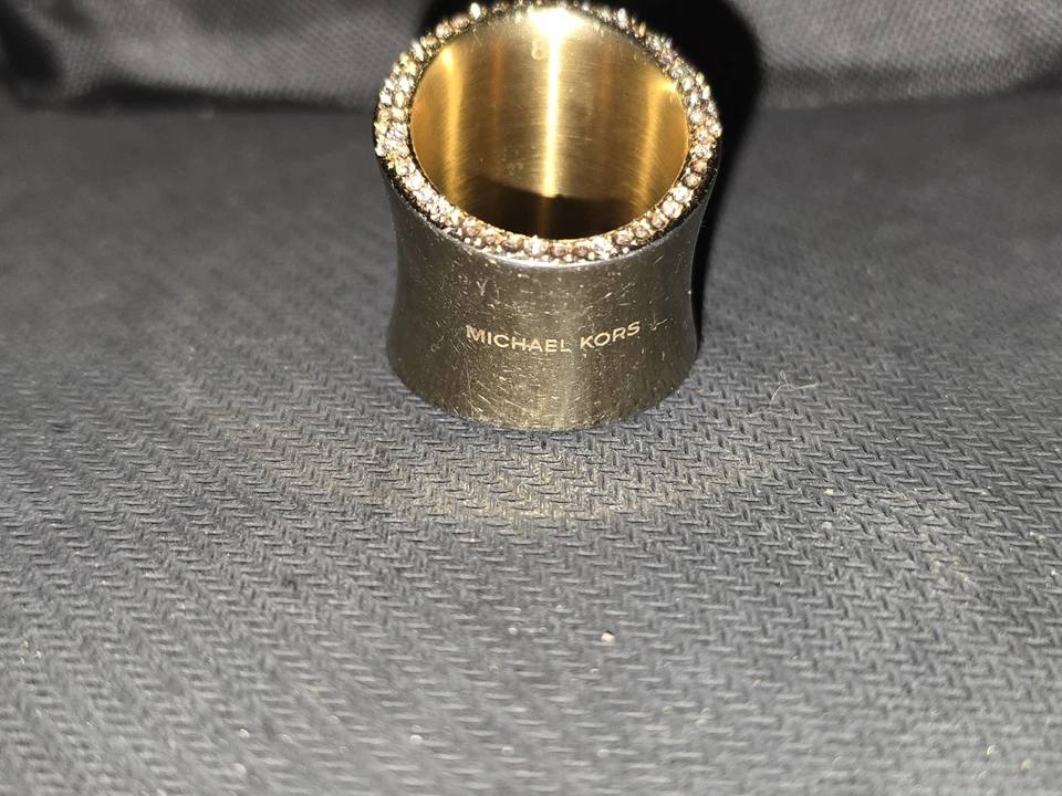 Anillo de plata Michael Kors talla 8 pocas piedras faltan en un lado ver fotos Foto 1 de 4