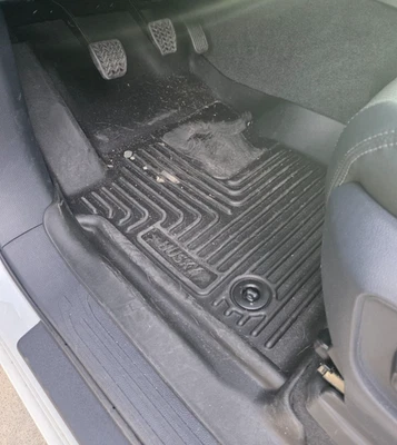 Forros de piso delantero Husky Liner WeatherBeater negros para transmisión manual 24-26 Tacoma Foto 1 de 4