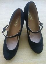 NATURALIZER SIZE 5 BLACK  FAUX SUEDE COURT SHOE WITH STRAPS.  G2/69101523B2/47