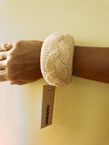 OFF WHITE Nuovo con etichette! BELLISSIMO BRACCIALE VINTAGE DICHIARAZIONE INSOLITO LANA GROSSA LAVORATO A MAGLIA By Diesel