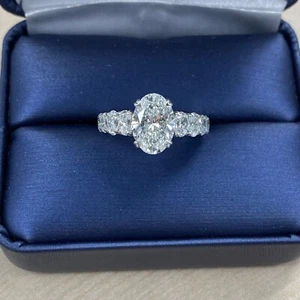 Bague ovale 3,08 TCW IGI (2,01) CT taille brillante diamant cultivé en laboratoire or blanc 14 carats - Photo 1 sur 18