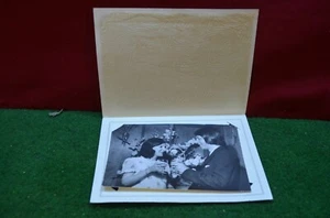 ANCIENNE PHOTO PORTRAIT HOMME FEMME MARIAGE ARGENTIQUE NOIR ET BLANC DE FAMILLE - Picture 1 of 1