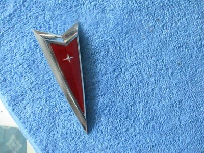 NOS 1976 - 1980 PONTIAC SUNBIRD 压铸金属头板 EMBLEM-PART 499791 — 第 1/4 张图片