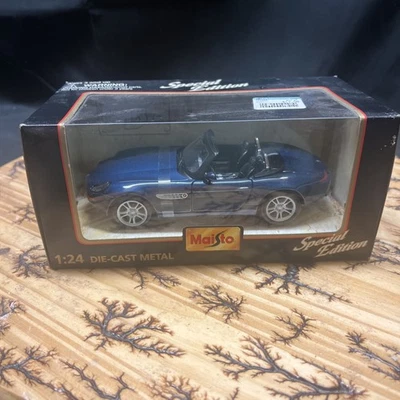 Coche diecast azul 1/24 Maisto edición especial BMW Z8 Roadster tracción trasera #31996 con caja V8 Foto 1 de 4