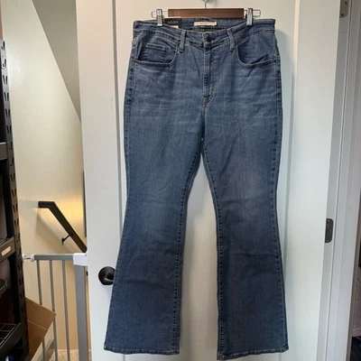 Stivaletto Levi's 726 vita alta svasato jeans elasticizzato gamba larga lavaggio medio 33x32 nuovo con etichette - Immagine 1 di 4