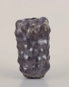 Christina Muff, contemporary Danish artist. Vase sculpted in stoneware clay. - Picture 1 of 8