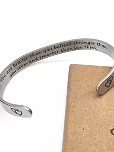 Joycuff Pulsera Braver Más Fuerte Inteligente Corazón Color Plata Grabado Cotización Caja - Imagen 1 de 6