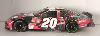 Tony Stewart # 20 2005 Chevy Monte Carlo NASCAR diecast escala 1:24 Foto 1 de 4
