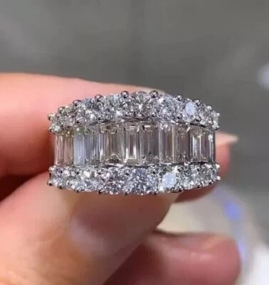 Anillo de boda nupcial de diamantes creado en laboratorio corte baguette relleno de oro blanco de 14 quilates Foto 1 de 4