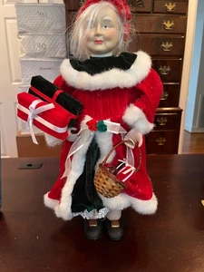 18" Porzellan Frau Claus trägt rot und grün Geschenke und Korb - Bild 1 von 6
