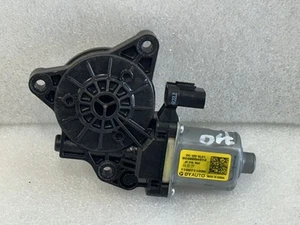 2017 KIA OPTIMA RIGHT PASSENGER SIDE FRONT DOOR WINDOW MOTOR 82460D4010 - Picture 1 of 3