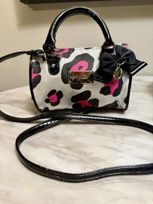 Mini bolso de lona con estampado de leopardo Betsy Johnson  Foto 1 de 4