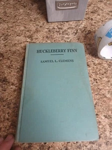 Huckleberry Finn Samuel L .Clemens Selling In Used Condtion Has Age To The Book - Picture 1 of 9