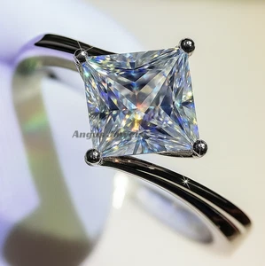 Anillo de compromiso solitario moissanita corte princesa 1,76 quilates | Oro blanco sólido de 14 quilates - Imagen 1 de 6