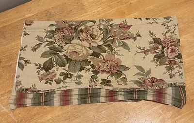 "Cenefas festoneadas de peonía Waverly Forever Yours de colección 50x15"" rayas florales" Foto 1 de 4