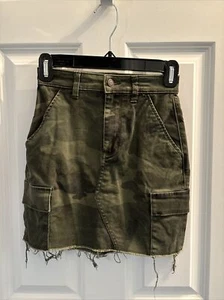 Hollister Camouflage Mini Skirt Size 00 - Picture 1 of 5