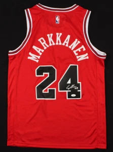 Lauri Markkanen Signed Bulls Jersey (JSA COA) Chicago's #1 pick 2017 Draft - Picture 1 of 6