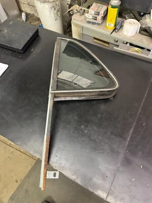 1992 - 1998 Buick Skylark Widow Glass Door Vent Rear Left Driver LH - Imagem 1 de 4