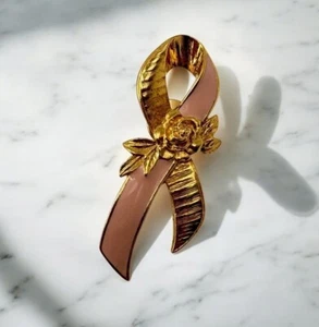 Broche prendedor vintage de concientización sobre el cáncer de respiración Avon tono dorado rosa esmalte cinta rosa - Imagen 1 de 7