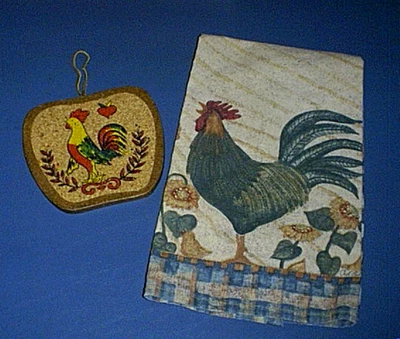 Decoración de granja - Gallo pintado vintage sobre corcho y madera trivet y toalla de plato NUEVO Foto 1 de 3