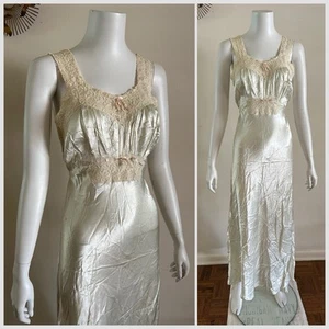 30s 40s Pale Green Satin Slip Dress Tie Back Bias Cut Ruched Daisy Net Lace VTG - Picture 1 of 22