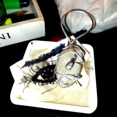 ciondoli e pendenti fatti a mano con pietre e sassi colorati - Immagine 1 di 2