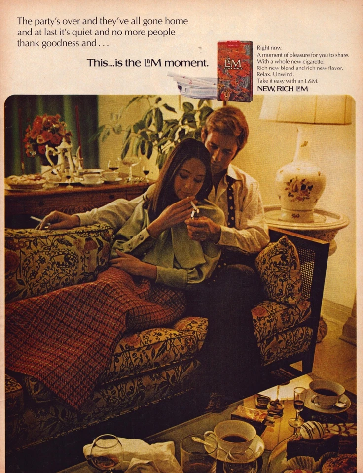 Sofá relajante L&M 1971 con publicidad impresa en casa fiesta pareja Foto 1 de 1