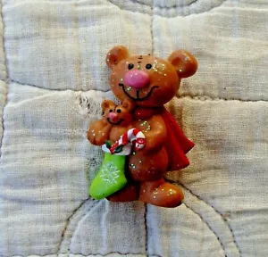 Vintage entzückender Bär hält Strumpf Weihnachten Pin - Bild 1 von 2